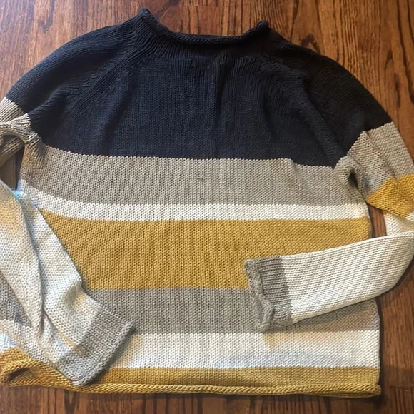 RDI sweater size small - Picture 5 of 5